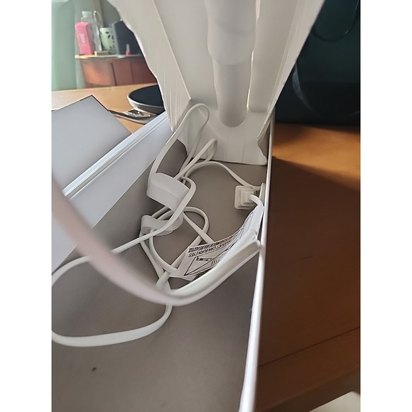 NEW! Kristin Ess Soft Wave Pivoting Wand Curling Iron - 1 1/4" New In Box - Picture 4 of 7